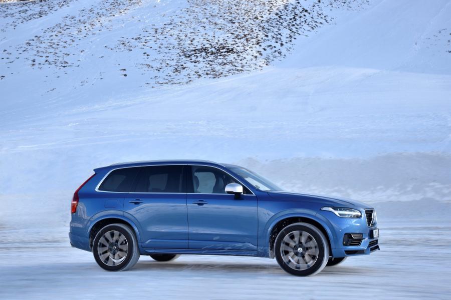  Volvo XC90 T8 R-Design 2016 года  (фото 1 из 32)